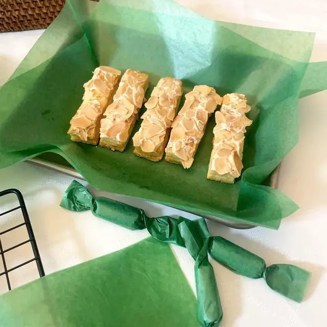 Alt view image 2 of 7 - 150Pscs 8.6 x 9.8 in Wax Paper Deli Paper Sandwich Dry Wax Sheets Oil Proof Food Basket Liners Food Wrapping Paper for Bread, Party, Picnic, Festival, BBQ (Green)