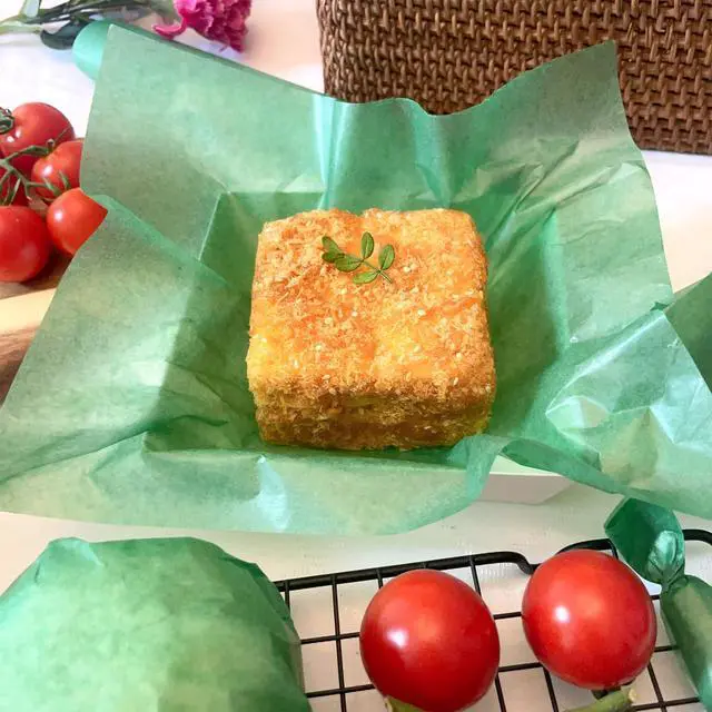 Alt view image 5 of 7 - 150Pscs 8.6 x 9.8 in Wax Paper Deli Paper Sandwich Dry Wax Sheets Oil Proof Food Basket Liners Food Wrapping Paper for Bread, Party, Picnic, Festival, BBQ (Green)