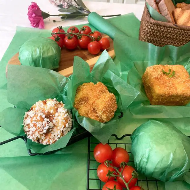 Alt view image 6 of 7 - 150Pscs 8.6 x 9.8 in Wax Paper Deli Paper Sandwich Dry Wax Sheets Oil Proof Food Basket Liners Food Wrapping Paper for Bread, Party, Picnic, Festival, BBQ (Green)