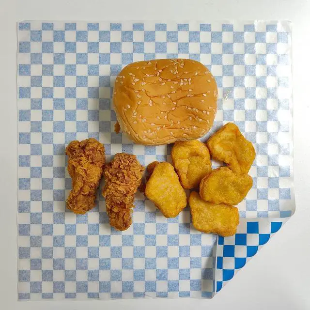 Alt view image 5 of 7 - 100 Sheets Blue & White Checkered Deli Paper - Grease Resistant, 11.5''x11.5''