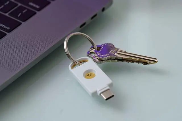 Alt view image 2 of 7 - uTrust FIDO2 NFC Security Key USB-C (FIDO2, U2F, WebAuthn)