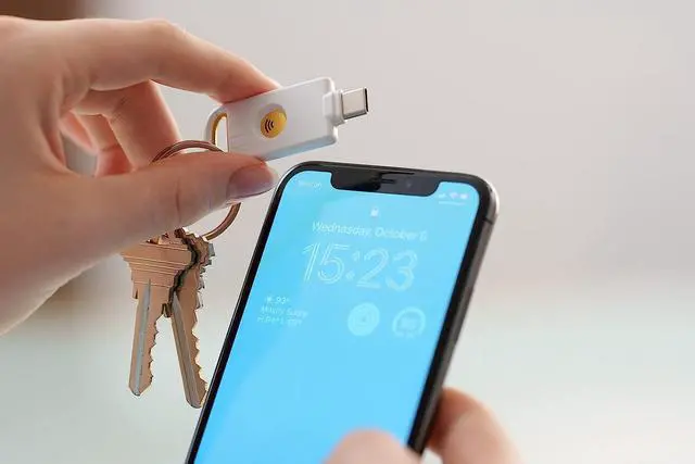 Alt view image 5 of 7 - uTrust FIDO2 NFC Security Key USB-C (FIDO2, U2F, WebAuthn)
