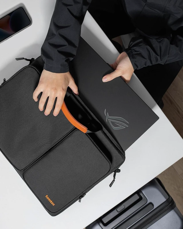 Alt view image 2 of 7 - 360 Protective Laptop Shoulder Bag for Razer Blade Pro 17