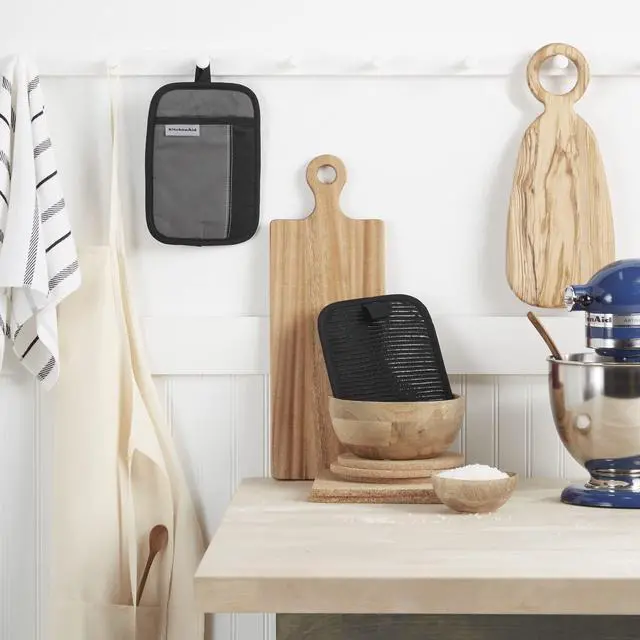 Alt view image 2 of 7 - Beacon Two-Tone Pot Holder 2-Pack Set, Contour Silver/Matte Black, 7"x10"