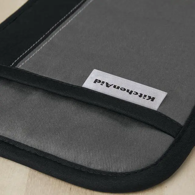 Alt view image 6 of 7 - Beacon Two-Tone Pot Holder 2-Pack Set, Contour Silver/Matte Black, 7"x10"