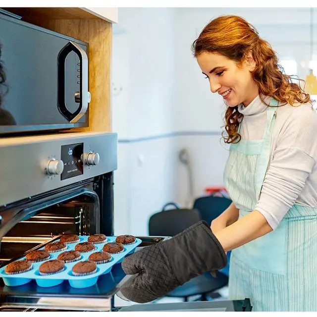 Alt view image 6 of 7 - Oven Mitts and Pot Holders,500°F High Heat Resistant Kitchen Oven Mitts with Pot Holders,Long Oven Mitts with Recycled Cotton Infill and Silicone Non-Slip Surface for Baking and Cooking(Grey)