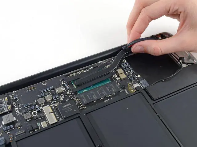 Alt view image 3 of 3 - A1466 Logic Board for MacBook Air (13-inch, Early 2014) 1.4GHz i5 4GB Memory 820-3437-B, 661-00062