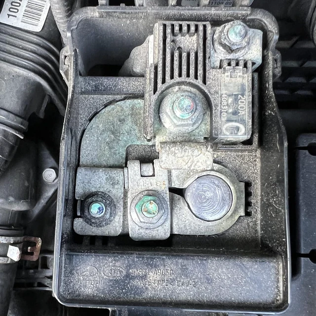 Alt view image 6 of 6 - New Replacement 18980-08110 189808110 200Amp Battery Fuse C for Hyundai Kia Sedona Soul Rio etc w Nuts