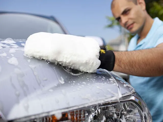 Alt view image 2 of 6 - Microfiber Wash Mitt, 1 Pack | Car Wash Mitt For Diy Drivers & DetailersDesigned For Scratch-Free Washing, Use On Exterior Paint & Clear Coat