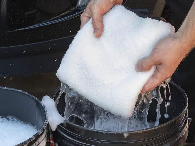 Alt view image 5 of 6 - Microfiber Wash Mitt, 1 Pack | Car Wash Mitt For Diy Drivers & DetailersDesigned For Scratch-Free Washing, Use On Exterior Paint & Clear Coat