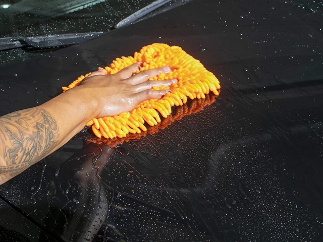 Alt view image 5 of 5 - Hybrid Wash Mitt, 1 Mitt | Dual Sided for Washing & Waxing, Clear Coat Safe & Reusable