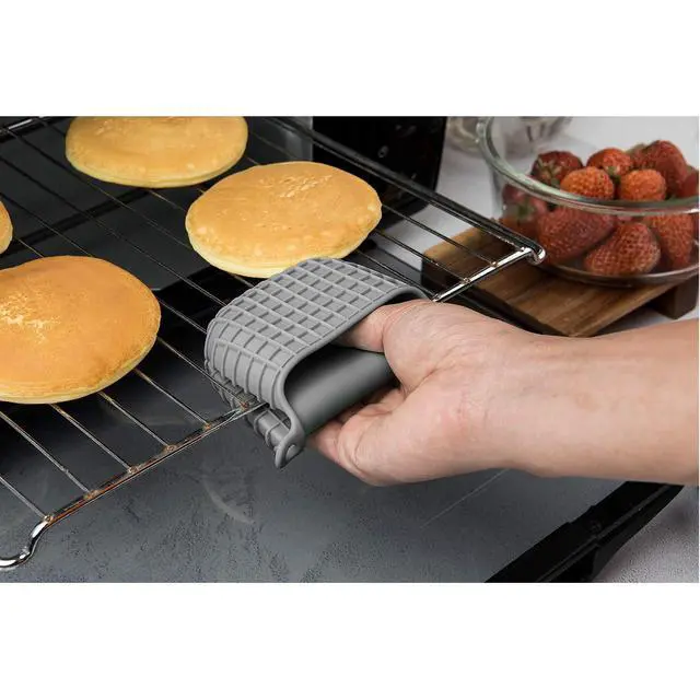 Alt view image 3 of 6 - Mini Silicone Oven Mitts Set, Oven Mitts Heat Insulation, Oven Gloves for Kitchen Cooking and Baking, Protecting Fingers Mini Oven Hand Clips are Sold in Pairs(Square-Gray)