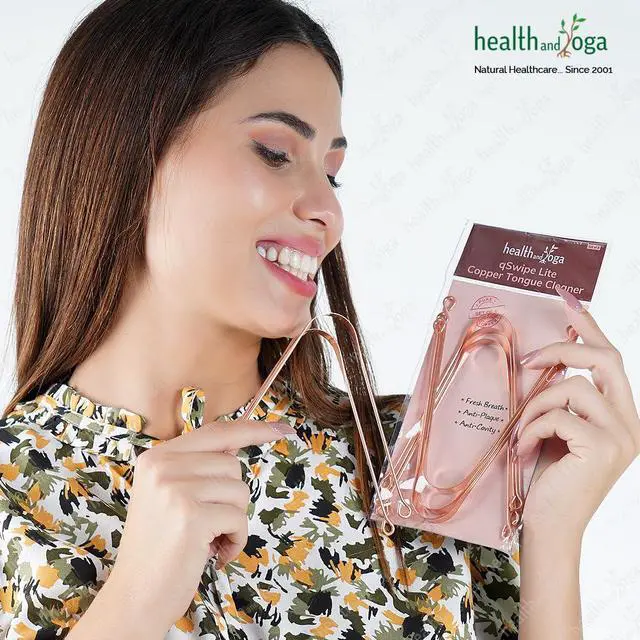 Alt view image 2 of 7 - HealthAndYoga qSwipe Lite Copper Tongue Cleaners (Pack of 6) Prevents Bad breath, Improves taste- Flexible, Curved ends provide good grip Complete Oral Care/Hygiene for Travel/Office/Home
