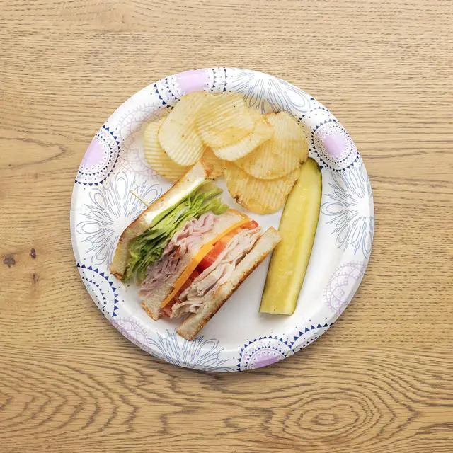 Alt view image 4 of 7 - Great Value 8.5 Inch Disposable Paper Plates, 100 Count, Soak-Proof and Microwave Safe
