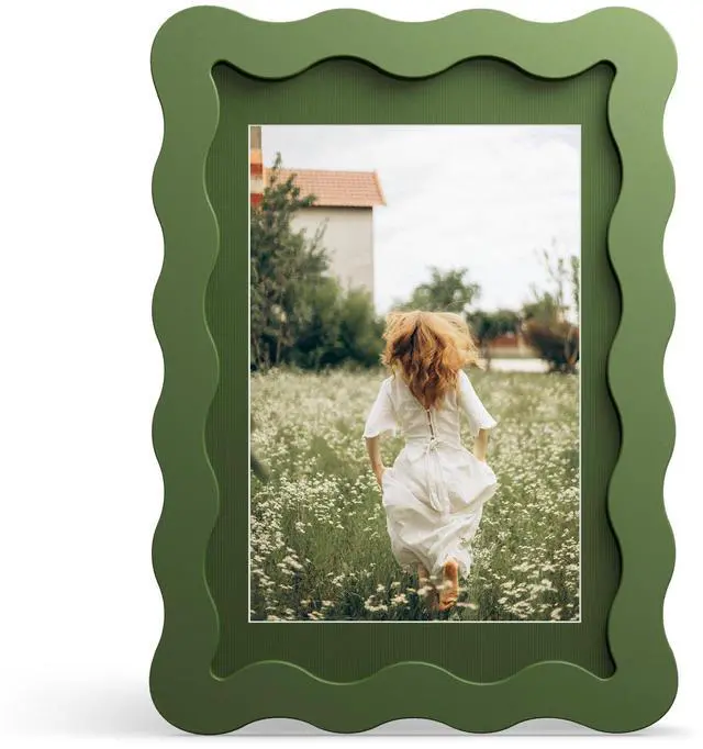 Main image of 4x6 Picture Frame with Mat for 3.5x5, Wavy Edge Wooden Real Glass Photo Frame for Tabletop and Wall Hanging, Green, 1 Pack