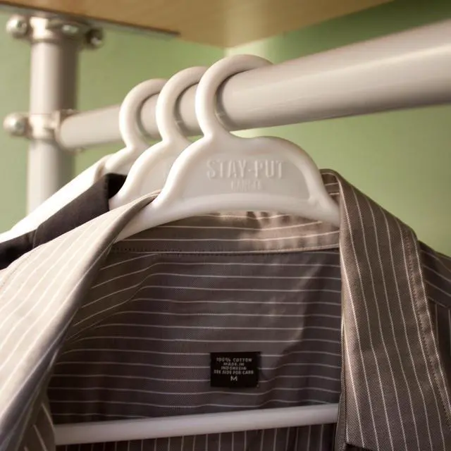 Alt view image 2 of 2 - 1200W Lynx Stay-Put Hanger (6 pack), White