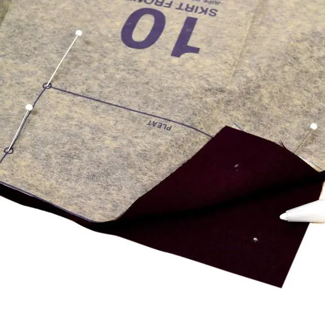 Alt view image 5 of 5 - 61 Glass Head Pins, Extra Fine, 1-3/8-Inch (250-Count) , White | Heat-Resistant Glass Heads, Ideal for Delicate Fabrics and Machine Piecing, Reusable Storage Box