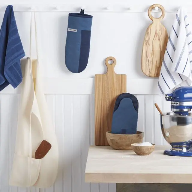 Alt view image 2 of 7 - Beacon Two-Tone Non-Slip Oven Mitt Set, Navy/Ink, 5.75"x13", 2 Piece
