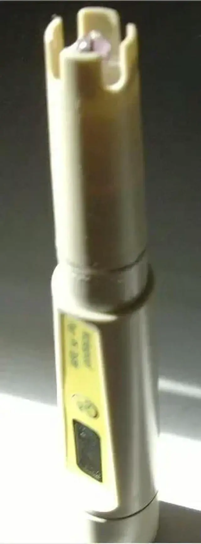Alt view image 2 of 3 - High Precision Waterproof Pen Pocket Digital PH Meter