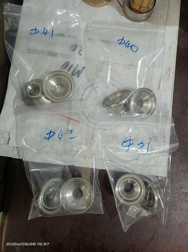 Alt view image 2 of 2 - 24 Stainless Steel Pressure Head