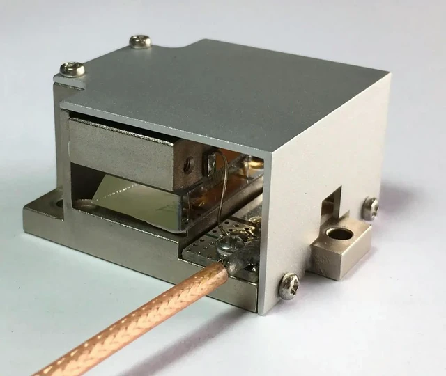 Alt view image 2 of 3 - 41MHz\80MHz1064nm Conduction Cooling Type Sound and Light Q Switch\End Pump Laser\Ultraviolet Laser