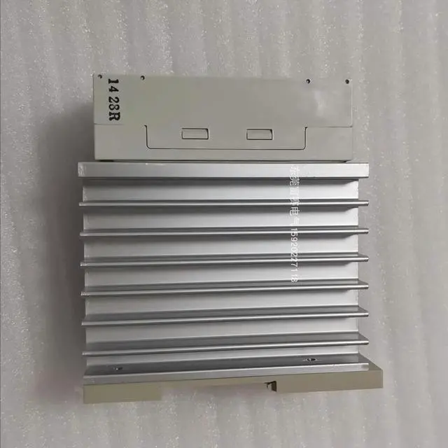 Alt view image 3 of 3 - FUJI Single-phase Solid State Contactor Relay Power Module SS401-3Z-D3