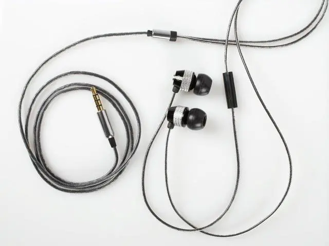Alt view image 3 of 4 - HP1030 Performance Series Noise Isolating Earbuds with Mic