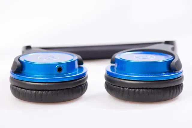 Alt view image 2 of 7 - Wired Headset for Universal - Retail Packaging - Blue