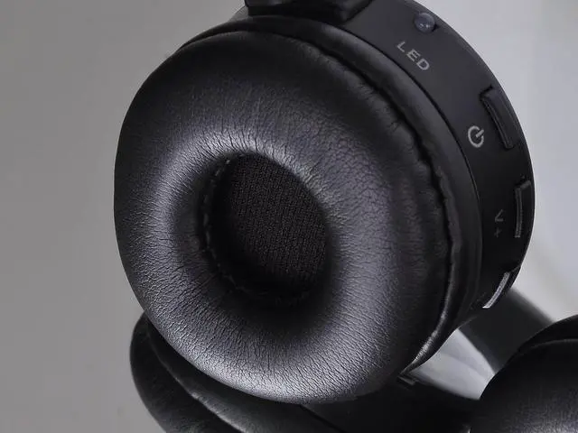 Alt view image 5 of 7 - Thermaltake Lavi L Wireless Bluetooth 4.0 On-Ear Headphone AD-HDP-PCLLBK-00
