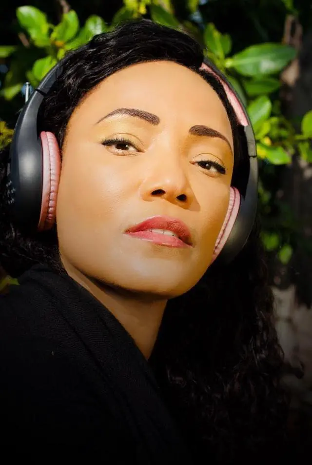 Alt view image 2 of 7 - FM Radio Headphones, Black & Rose Gold | Adjustable, Pull-Out Antenna, Portable Personal Radio, Battery Powered, 2 AA Batteries Not Included