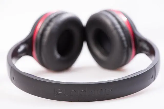 Alt view image 7 of 7 - Musicians Choice Stereo Headphone (Metallic Red)