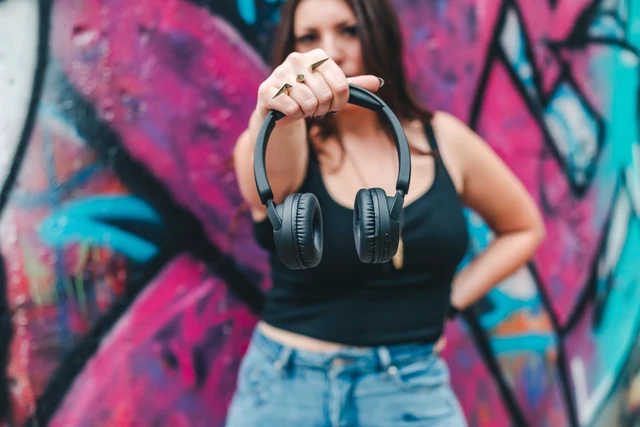 Alt view image 5 of 6 - Hum 500x Wireless Headphones