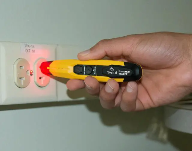Alt view image 4 of 7 - Instruments VD6509 Adjustable Non-Contact Detector with Flashlight, cETLus Listed, 1, 5 Clams/Master Voltage Tester, yellow