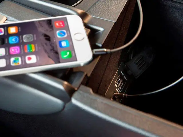 Alt view image 5 of 5 - Monoprice Auxiliary Audio Cable - 3.5mm TRS, Gold Plated, 6 Feet, Black - Onyx Series