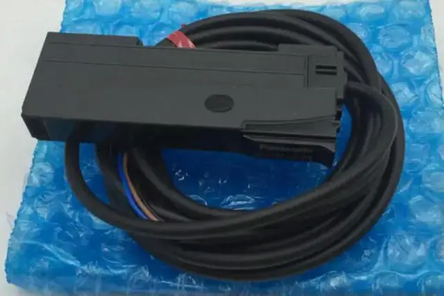 Alt view image 2 of 3 - FX-551-C2-HT digital NPN output Fiber optic amplifier Fast delivery