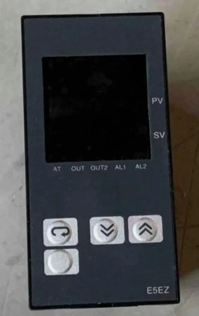 Main image of Thermostat E5EZ-R3T Temperature Controller Expedited shipping