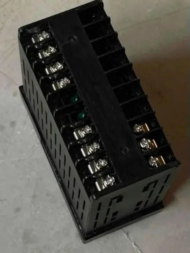 Alt view image 3 of 3 - Thermostat E5EZ-R3T Temperature Controller Expedited shipping