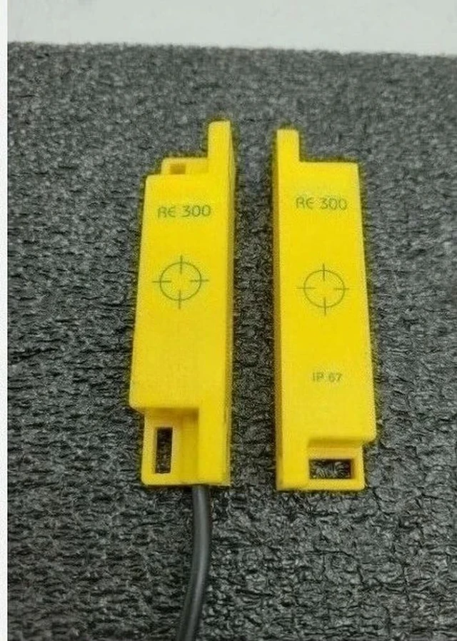 Main image of RE300-DA03P VS/VE12-2P430SICK spot Expedited shipping