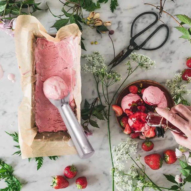 Alt view image 4 of 7 - Pimoys Ice Cream Scoop, 7 Inch Aluminum, Nonstick, Bright Silver | One-piece aluminum, anti-freeze handle, cuts hard ice cream, gelato & sorbet, hand wash only