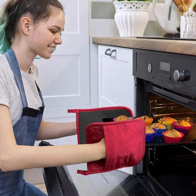 Alt view image 4 of 7 - 2Pcs Cotton and Neoprene Oven Pads Pot Holders with Pocket 8"x8.5" Dual-Function Hot Pad Set for Finger Hand Wrist Protection Heat Resistant to 428°F,Red