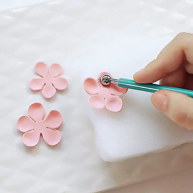 Alt view image 4 of 7 - 4 x Fondant Cake Decorating Clay Flower Sugarcraft Ball Model DIY Tool 8 Sizes (Green)