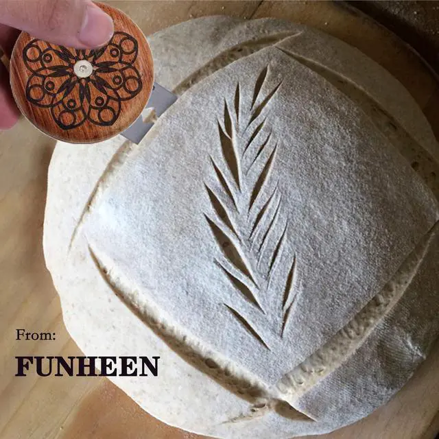Alt view image 3 of 3 - UFO Bread Lame Cutter for Homemade Sourdough Bread Bakers, Slashing Tool Cutting Bread Scoring Knife Razor Cutter, Great Gift for Artisan Bread and Baguette Makers(GREEN)
