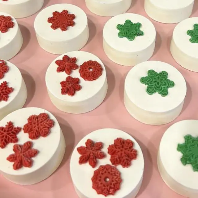 Alt view image 6 of 7 - Snowflake Silicone Fondant Mold Baking Molds for Christmas Chocolate Dessert Candy Cake Decoration 2pcs