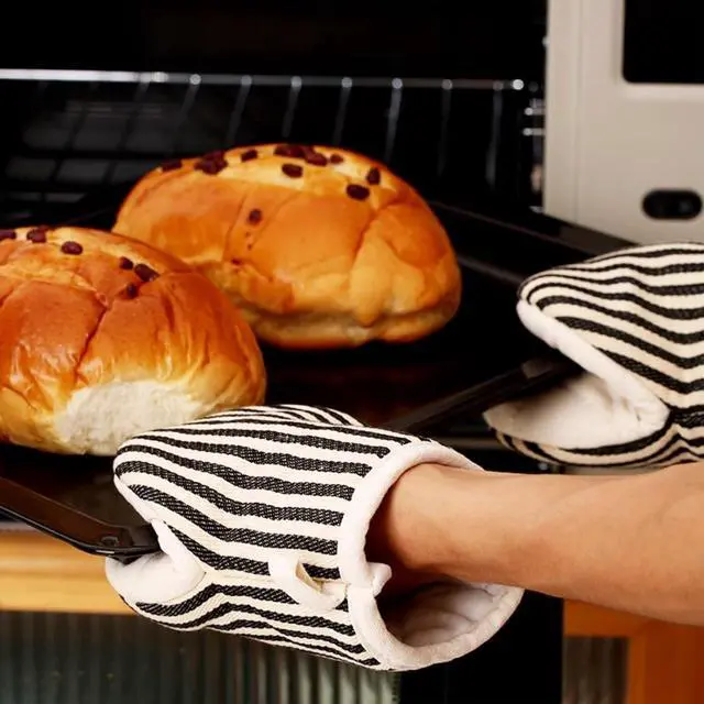 Alt view image 5 of 7 - 1 Pair Mini Oven Mitts,High Heat Resistant Oven Gloves,Kitchen Short Oven Mit with Hanging Loop for BBQ, Baking, Cooking and Grilling, (Balck)