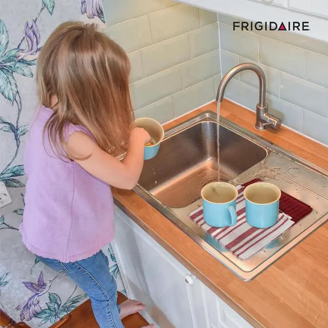 Alt view image 4 of 4 - Frigidaire Claire 100% Cotton Dish Clothes,12" x 12", Solid and Stripe Print, Machine Washable, Red,4-Pack