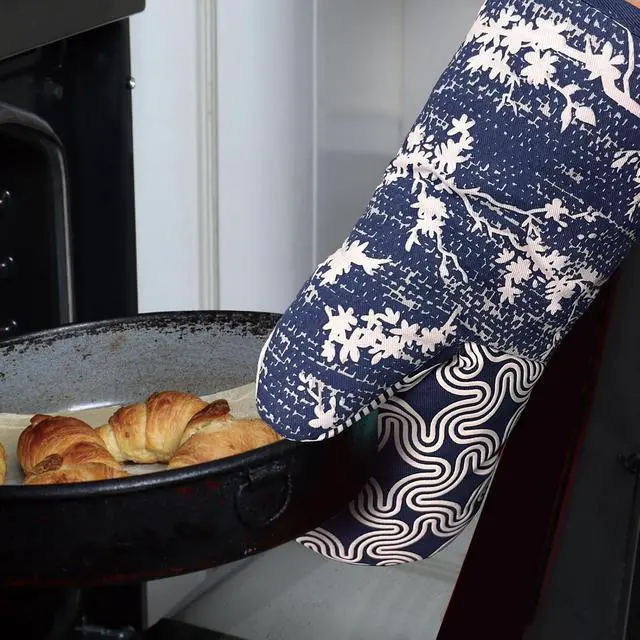 Alt view image 4 of 7 - Thumb Oven Mitts, Heat Resistant Silicone Kitchen Mittens 2-Pack Set | Non-Slip Khaki Patchwork Flower Soft Long Oven Gloves, Flexible Thick Pot Holders for Safe Baking Cooking and Grill(Navy)