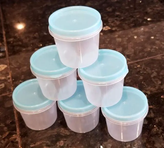 Main image of Handy Housewares 6 Piece Reusable Salad Dressing 1oz Container Set with Snap Airtight Lids - Great for Lunches On The Go
