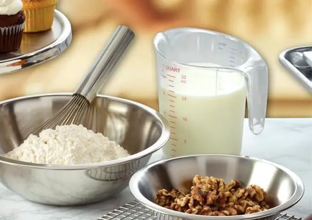 Alt view image 2 of 2 - Winco 1 Pint Clear Plastic Measuring Cup | Graduated measurements, Stackable design, For liquid and dry ingredients, baking and commercial food prep