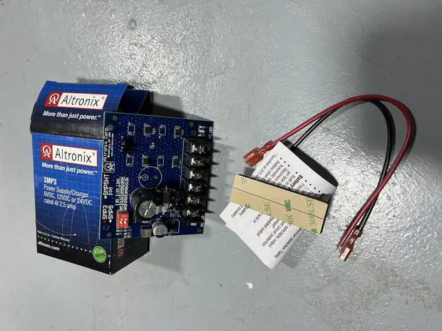Alt view image 3 of 4 - SMP3 6 12 OR 24VDC @ 2.5 AMP, PC Board, Switching Power Supply Charger