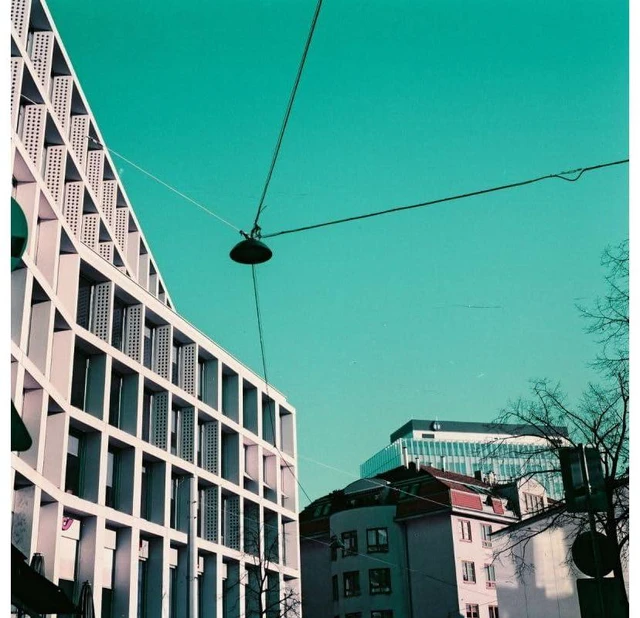 Alt view image 2 of 4 - LomoChrome Purple Pétillant (120)